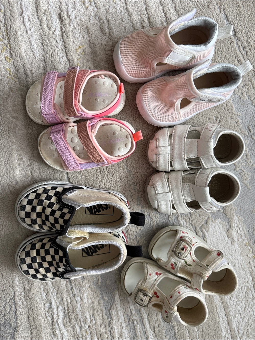 6 pairs of girls shoes